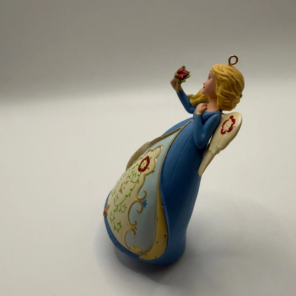 2013 Hallmark Keepsake Angels Around the World England Ornament QX9055